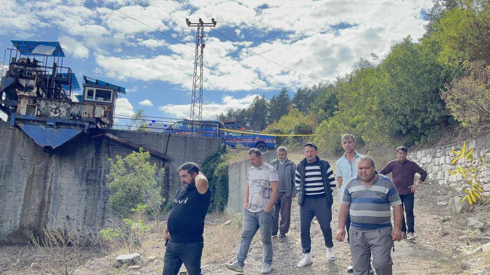 Yerin 150 metre altında feci ölüm! Vagonlar arasına sıkıştı 7